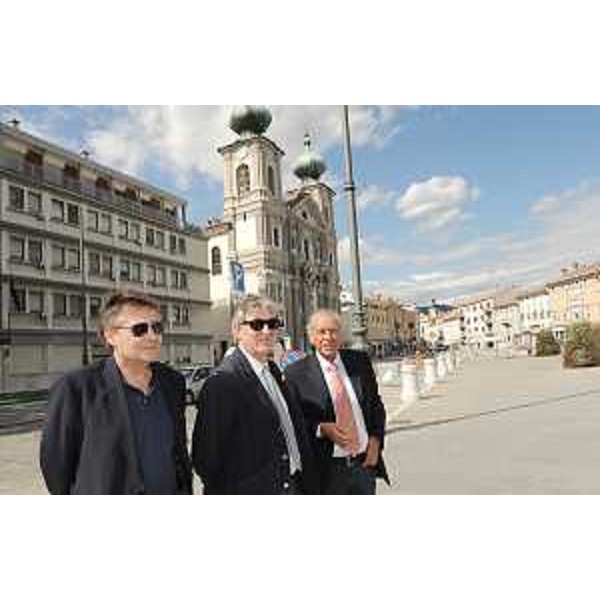 Antonio Devetag (Assessore Comune Gorizia), Renzo Tondo (Presidente Friuli Venezia Giulia) ed Ettore Romoli (Sindaco Gorizia) in piazza Vittoria a Gorizia. (Gorizia 04/08/10)
