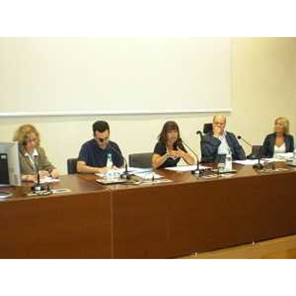 Doretta Cescon (Liquidatore Fondazione "Ospizio Marino di Grado"), Luca Antonicelli (Direzione Lavoro Regione FVG), Angela Brandi (Assessore regionale Lavoro), Vladimir Kosic (Assessore regionale Salute) e Alessia Clocchiatti (Direzione Salute Regione FVG) alla riunione del Tavolo di concertazione per la concessione degli ammortizzatori sociali in deroga ai lavoratori dell' "Ospizio Marino" di Grado. (Trieste 18/08/10) 