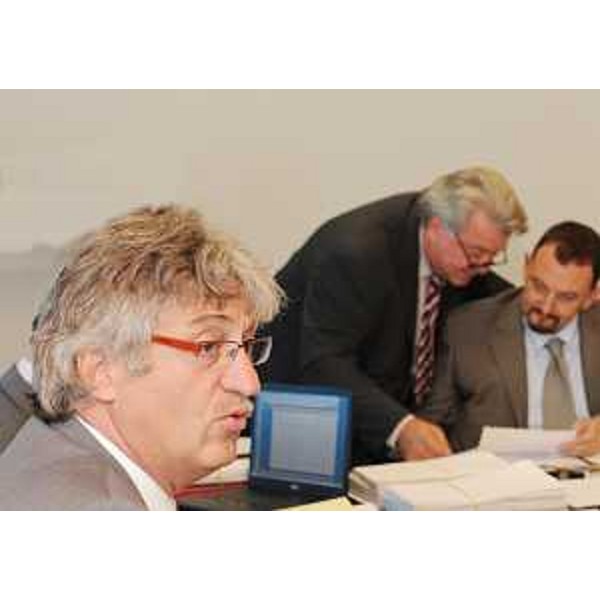 Renzo Tondo (Presidente Friuli Venezia Giulia), Elio De Anna (Assessore regionale Ambiente e Lavori pubblici, delegato Sport) e Giorgio Carbonara (Portavoce presidente Tondo) nel corso della riunione della Giunta regionale. (Udine 02/09/10)