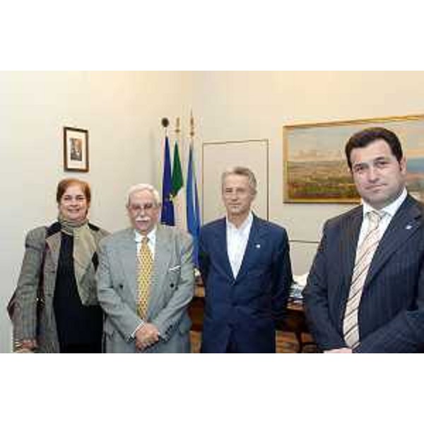 Riccardo Illy (Presidente Regione Friuli Venezia Giulia) con Franco Iacop (Assessore regionale per le relazioni internazionali, comunitarie e autonomie locali) e Rodney Lopez (Ambasciatore di Cuba in Italia). (Trieste 21/11/06)