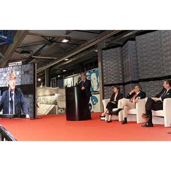 Renzo Tondo (Presidente Friuli Venezia Giulia) interviene all'incontro "Un patto territoriale per lo sviluppo: aumentare l'attrattività e la competitività del territorio", alla "Fabbrica delle Idee" alla Fiera di Pordenone. (Pordenone 06/09/10)