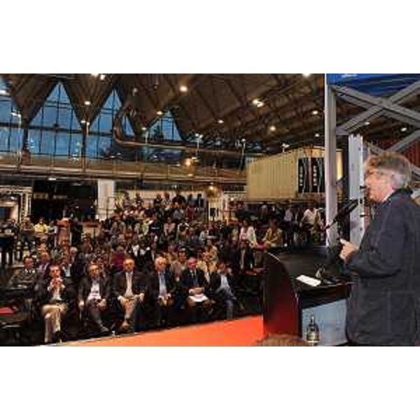 Renzo Tondo (Presidente Friuli Venezia Giulia) interviene all'incontro "Un patto territoriale per lo sviluppo: aumentare l'attrattività e la competitività del territorio", alla "Fabbrica delle Idee" alla Fiera di Pordenone. (Pordenone 06/09/10)