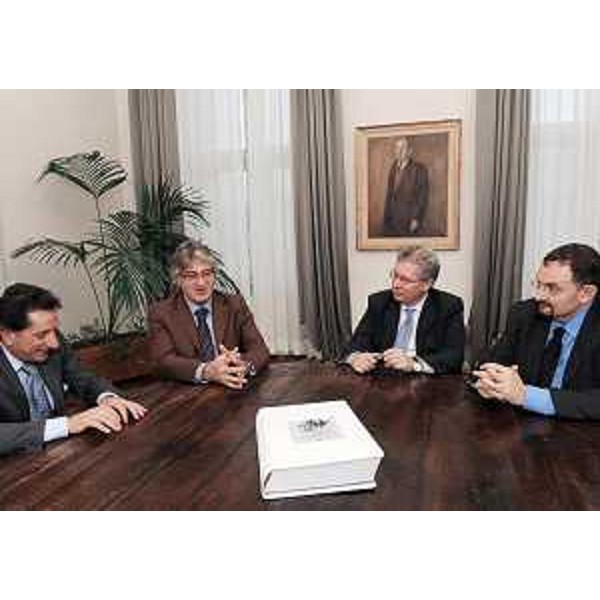 Giuseppe Padulano (Questore Trieste), Renzo Tondo (Presidente Friuli Venezia Giulia), Daniele Bertuzzi (Capo Ufficio Gabinetto) e Giorgio Carbonara (Portavoce presidente Tondo) nella sede della Regione. (Trieste 07/09/10)