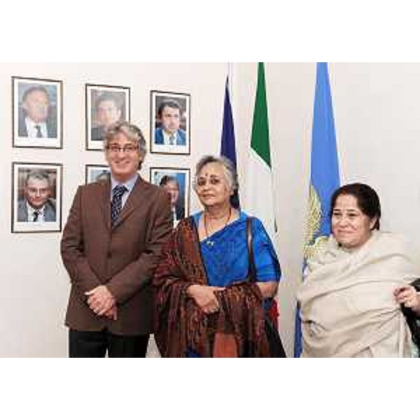 Renzo Tondo (Presidente Friuli Venezia Giulia) e Neena Macedo (Presidente Associazione Delhi Council for Child Welfare, India) nella sede della Regione. (Trieste 07/09/10)
