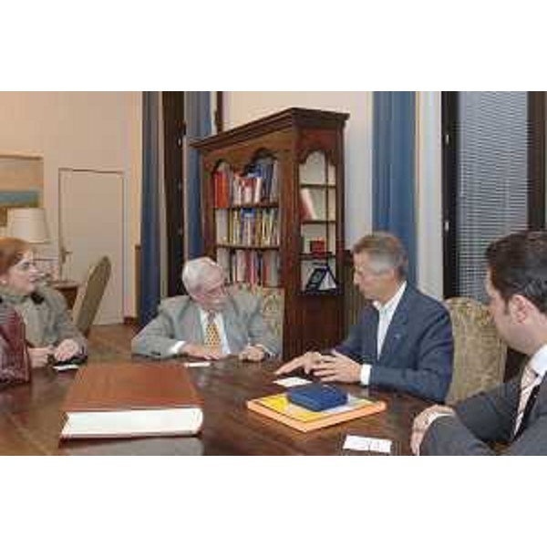 Riccardo Illy (Presidente Regione Friuli Venezia Giulia) con Franco Iacop (Assessore regionale per le relazioni internazionali, comunitarie e autonomie locali) e Rodney Lopez (Ambasciatore di Cuba in Italia). (Trieste 21/11/06)