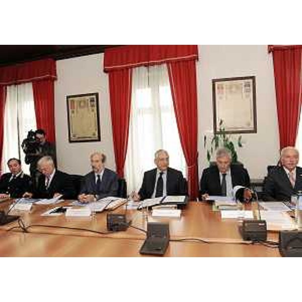 Luciano D'Agata (Comandante Polstrada FVG), Emilio Terpin (Presidente Autovie Venete), Riccardo Riccardi (Assessore regionale Viabilità e Trasporti), Alessandro Giacchetti (Prefetto Trieste), Ivo Salemme (Prefetto Udine) e Pierfrancesco Galante (Prefetto Pordenone) nel palazzo del Governo a Trieste. (Trieste 10/09/10)