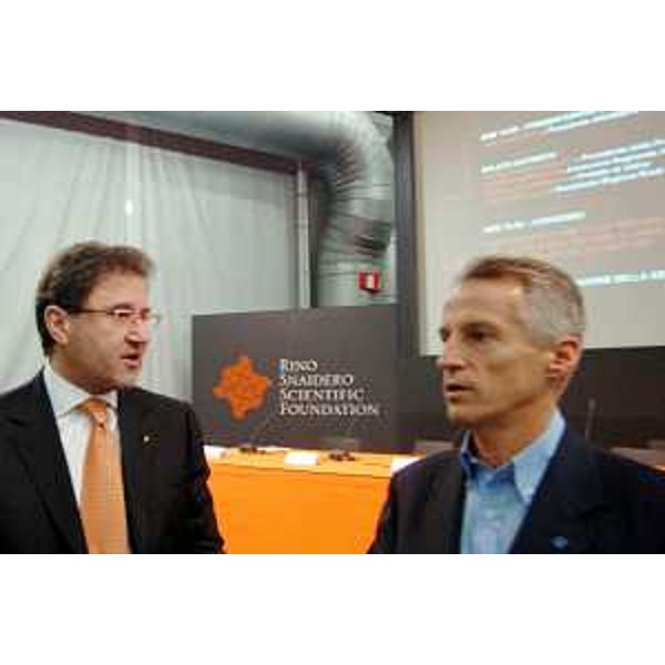 Riccardo Illy (Presidente Regione Friuli Venezia Giulia) con Edi Snaidero ritratti in occasione della cerimonia di presentazione della Fondazione "Rino Snaidero Scientific Foundation". (Majano 22/11/06)