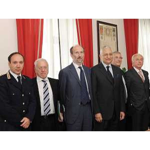 Luciano D'Agata (Comandante Polstrada FVG), Emilio Terpin (Presidente Autovie Venete), Riccardo Riccardi (Assessore regionale Viabilità e Trasporti), Alessandro Giacchetti (Prefetto Trieste), Ivo Salemme (Prefetto Udine) e Pierfrancesco Galante (Prefetto Pordenone) nel palazzo del Governo a Trieste. (Trieste 10/09/10)