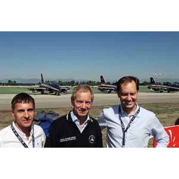 Piero Camber (Consigliere regionale), Guido Bertolaso (Capo Protezione civile nazionale) e Luca Ciriani (Vicepresidente FVG e Assessore regionale Attività produttive) alla cerimonia per i cinquant'anni di storia della Pattuglia Acrobatica Nazionale-PAN e della Frecce Tricolori. (Rivolto 12/09/10)