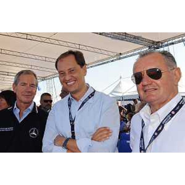 Guido Bertolaso (Capo Protezione civile nazionale), Luca Ciriani (Vicepresidente FVG e Assessore regionale Attività produttive) e Angelo Compagnon (Deputato) alla cerimonia per i cinquant'anni di storia della Pattuglia Acrobatica Nazionale-PAN e della Frecce Tricolori. (Rivolto 12/09/10)