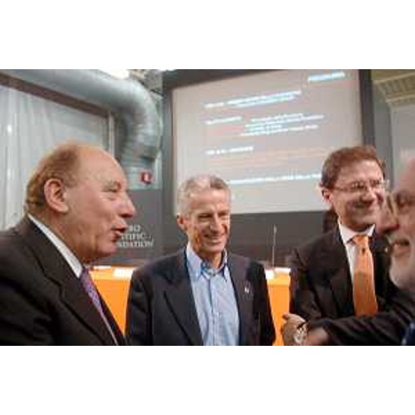 Riccardo Illy (Presidente Regione Friuli Venezia Giulia) con Edi Snaidero e Gian Carlo Michellone (Presidente del Centro Ricerche Fiat e dell'AREA Science Park di Trieste) ritratti in occasione della cerimonia di presentazione della Fondazione "Rino Snaidero Scientific Foundation". (Majano 22/11/06)
