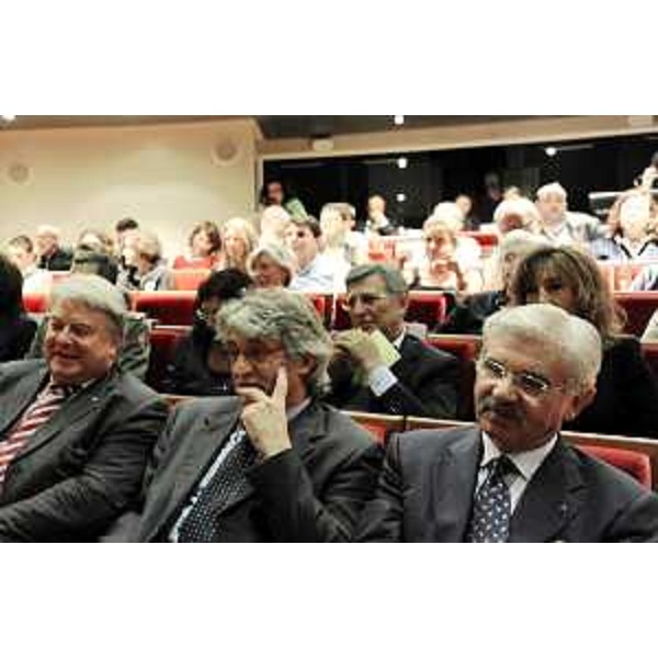 Elio De Anna (Assessore regionale Ambiente e Lavori pubblici, delegato Sport), Renzo Tondo (Presidente Friuli Venezia Giulia) e Giovanni Pavan (Presidente CCIAA Pordenone) all'inaugurazione ufficiale dell'undicesima edizione di "pordenonelegge.it". (Pordenone 17/09/10)
