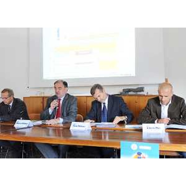 Lucio Pellegrini (Direttore Servizio regionale Solidarietà e Associazionismo), Roberto Molinaro (Assessore regionale Volontariato), Paolo Molinari (Rappresentante Ufficio Nazionale Servizio Civile - UNSC) e Alberto Meli (Coordinatore Progetto InfoServizioCivile) nel corso della Prima Giornata del Servizio civile, promossa dalla Regione FVG. (Udine 20/09/10)