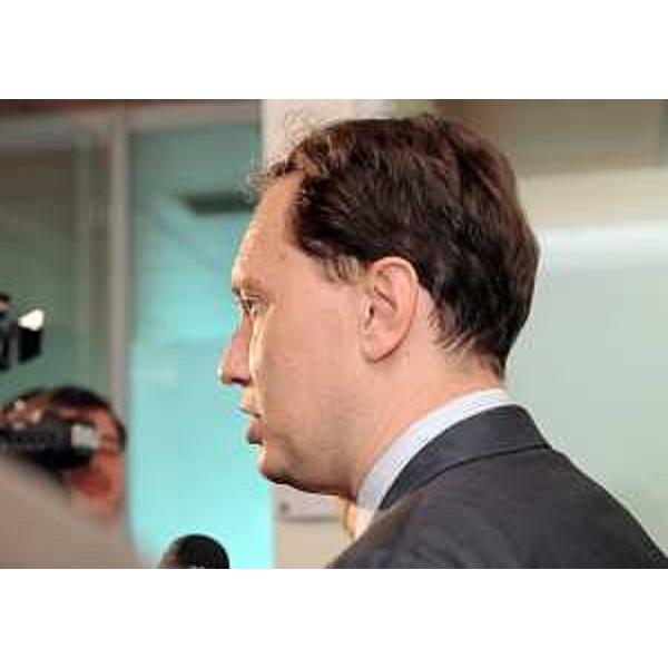 Luca Ciriani (Vicepresidente FVG e Assessore regionale Attività produttive) nel corso della conferenza stampa di presentazione del rapporto di andamento delle misure anticrisi adottate dalla Regione nel periodo 2009-2010. (Udine 21/09/10)