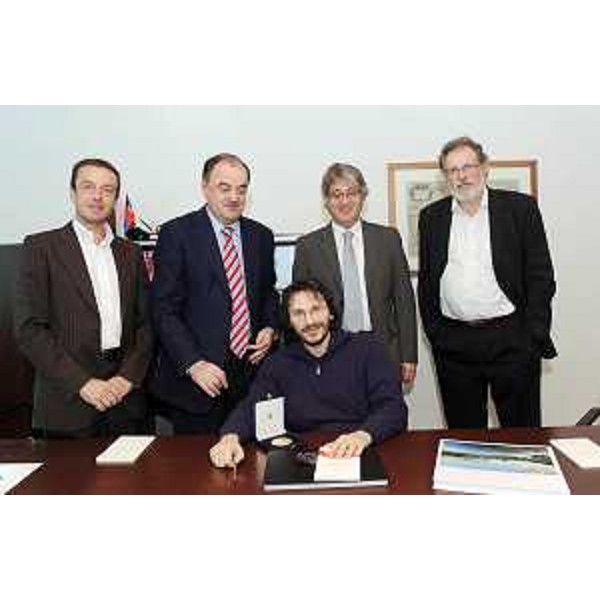 Sandro Della Mea (Consigliere regionale), Roberto Molinaro (Assessore regionale Cultura), Pierluigi Cappello (Poeta di Chiusaforte) con la medaglia della Regione, Renzo Tondo (Presidente Friuli Venezia Giulia) e Piero Colussi (Consigliere regionale). (Udine 22/09/10)