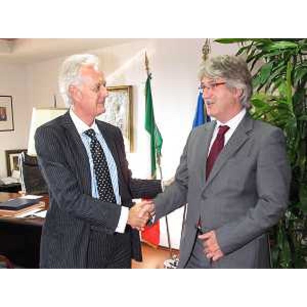 Sergio Barbanti (Ambasciatore d'Italia in Montenegro) accoglie Renzo Tondo (Presidente Friuli Venezia Giulia) in visita istituzionale in Montenegro, nella sede diplomatica. (Podgorica 23/09/10)
