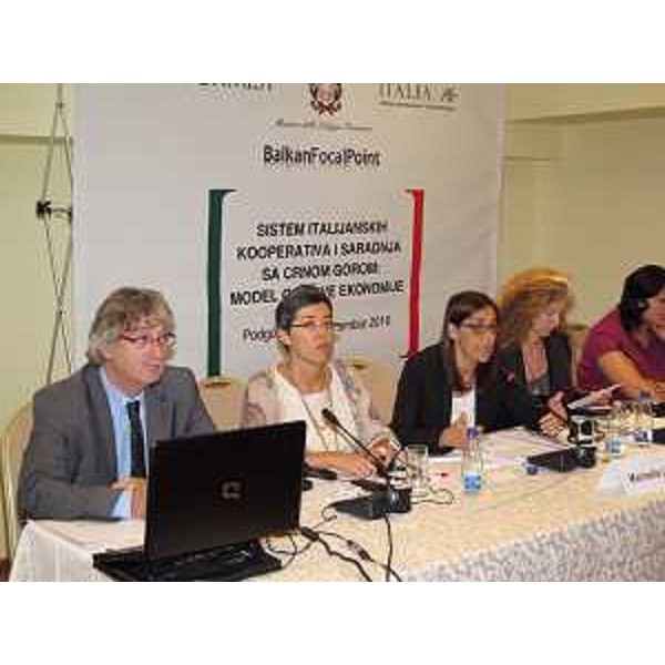 Renzo Tondo (Presidente Friuli Venezia Giulia) al convegno "Il sistema cooperativo italiano e la cooperazione con il Montenegro" (Progetto Pro-coop). (Podgorica 24/09/10)