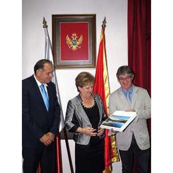 Milutin Simovic (Ministro Agricoltura Montenegro), Marja Catovic (Sindaco Cattaro) e Renzo Tondo (Presidente Friuli Venezia Giulia) all'inaugurazione del primo impianto di ostricoltura del Montenegro, a Orahovac sulle Bocche di Cattaro. (Cattaro 25/09/10)