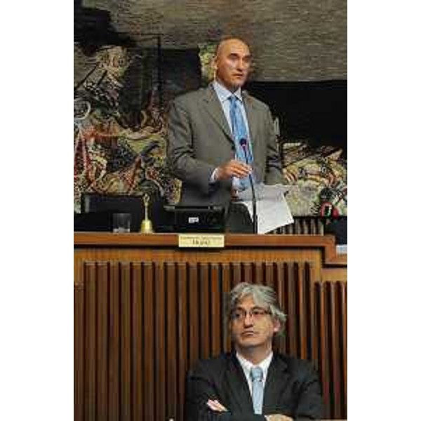 Renzo Tondo (Presidente Friuli Venezia Giulia) e Maurizio Franz (Presidente Consiglio regionale) nel corso della riunione consiliare che ha eletto Franz presidente del Consiglio regionale. (Trieste 28/09/10)