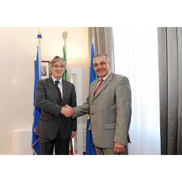 Renzo Tondo (Presidente Friuli Venezia Giulia) e Garbis Agopian (Console generale Repubblica di Bulgaria a Milano), nella sede della Regione. (Trieste 29/09/10)