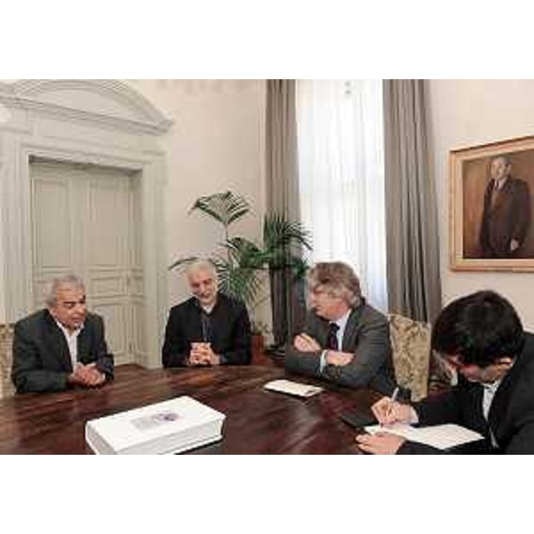 Renzo Tondo (Presidente Friuli Venezia Giulia) e Mohsen Amin Zadeh (Titolare Ufficio consolare Repubblica Islamica dell'Iran in Milano) nella sede della Regione. (Trieste 29/09/10)