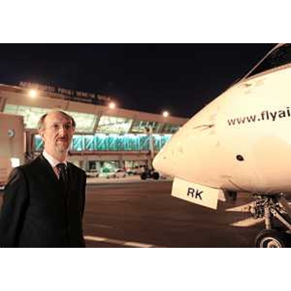 Riccardo Riccardi (Assessore regionale Viabilità e Trasporti) all'Aeroporto FVG accanto all'aeromobile del volo AZ 1350 in partenza per Milano Linate. (Ronchi dei Legionari 04/10/10)
