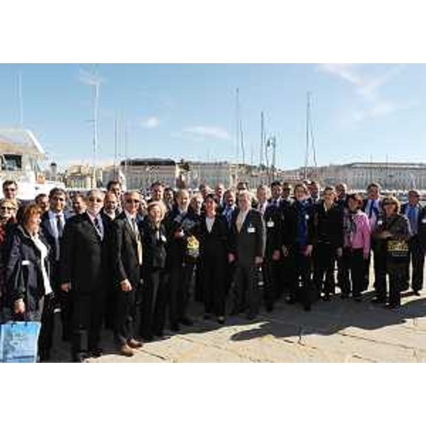 La delegazione istituzionale e commerciale bavarese, in viaggio di studio alle strutture logistiche del FVG, sul Molo Audace di Trieste. (Trieste 07/10/10)