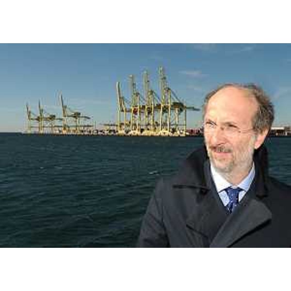 Riccardo Riccardi (Assessore Viabilità e Trasporti FVG) visita le strutture del Porto di Trieste in occasione della visita della delegazione istituzionale e commerciale bavarese. (Trieste 07/10/10)