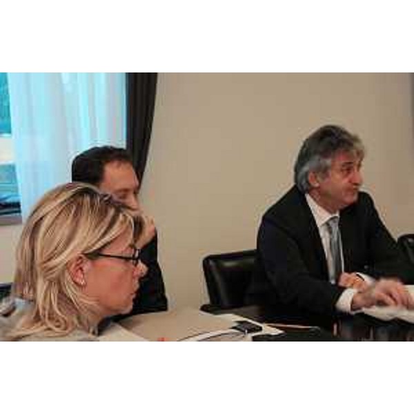 Gli assessori regionali Seganti (Autonomie locali e Relazioni internazionali) e Ciriani (Attività produttive) e Renzo Tondo (Presidente Friuli Venezia Giulia) al tavolo di riunione della Giunta regionale. (Udine 08/10/10)