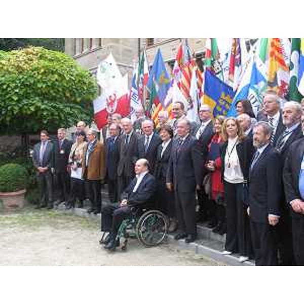 Vladimir Kosic (Assessore Salute FVG), in rappresentanza del presidente della Regione FVG Renzo Tondo, con partecipanti alla firma della petizione sottoscritta dai presidenti di 143 Regioni europee per la richiesta di mantenimento fino al 2020 dei finanziamenti comunitari destinati alla politica europea di coesione. (Bruxelles 07/10/10)