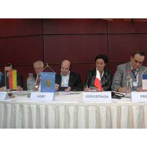 Vladimir Kosic (Assessore Salute FVG), in rappresentanza del presidente della Regione FVG Renzo Tondo, partecipa alla firma della petizione sottoscritta dai presidenti di 143 Regioni europee per la richiesta di mantenimento fino al 2020 dei finanziamenti comunitari destinati alla politica europea di coesione. (Bruxelles 07/10/10)