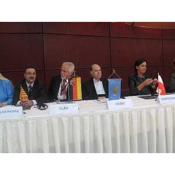 Vladimir Kosic (Assessore Salute FVG), in rappresentanza del presidente della Regione FVG Renzo Tondo, partecipa alla firma della petizione sottoscritta dai presidenti di 143 Regioni europee per la richiesta di mantenimento fino al 2020 dei finanziamenti comunitari destinati alla politica europea di coesione. (Bruxelles 07/10/10)