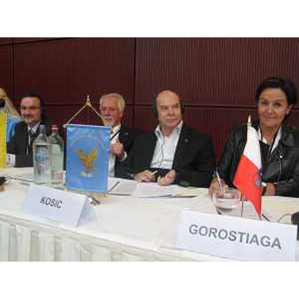 Vladimir Kosic (Assessore Salute FVG), in rappresentanza del presidente della Regione FVG Renzo Tondo, partecipa alla firma della petizione sottoscritta dai presidenti di 143 Regioni europee per la richiesta di mantenimento fino al 2020 dei finanziamenti comunitari destinati alla politica europea di coesione. (Bruxelles 07/10/10)