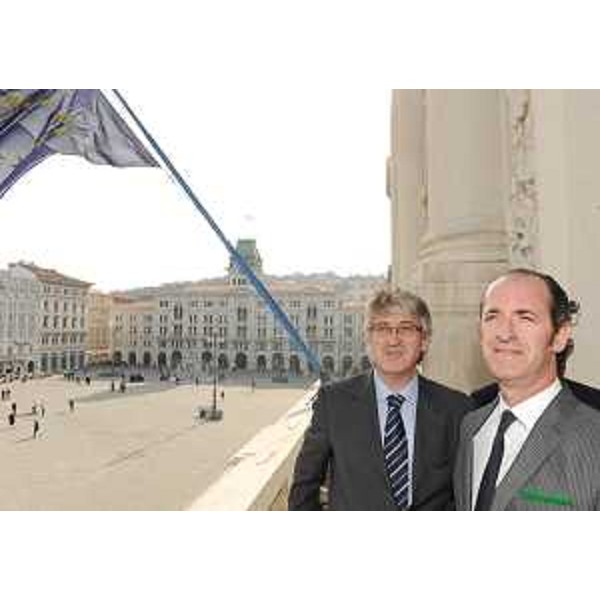 Renzo Tondo (Presidente Friuli Venezia Giulia) e Luca Zaia (Presidente Veneto) nella sede della Regione, in piazza Unità d'Italia a Trieste, per la riunione sull'alta velocità. (Trieste 13/10/10)