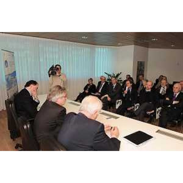 Roberto Molinaro (Assessore regionale Istruzione, Università, Ricerca, Famiglia, Associazionismo e Cooperazione), Renzo Tondo (Presidente Friuli Venezia Giulia) ed Enzo Cainero (Commissario Azienda speciale Villa Manin) nel corso della presentazione della "Conferenza dei Protagonisti italiani nel Mondo". (Udine 18/10/10)