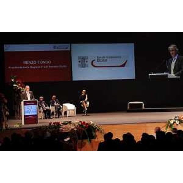 Renzo Tondo (Presidente Friuli Venezia Giulia) interviene alla cerimonia della 57a Premiazione del Lavoro e del Progresso economico al Teatro Giovanni da Udine. (Udine 18/10/10)