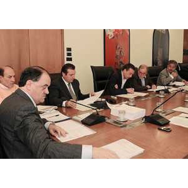 Roberto Molinaro (Assessore regionale Istruzione, Università, Ricerca, Famiglia, Associazionismo e Cooperazione) illustra il Rendiconto 2009 in VI Commissione consiliare, in Consiglio regionale. (Trieste 19/10/10)