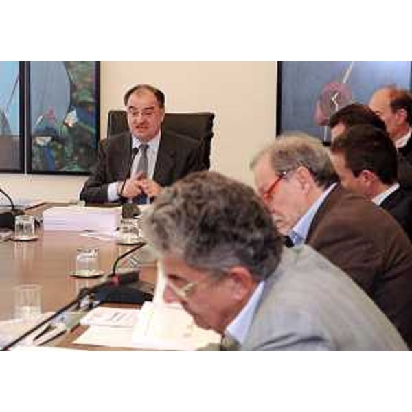Roberto Molinaro (Assessore regionale Istruzione, Università, Ricerca, Famiglia, Associazionismo e Cooperazione) illustra il Rendiconto 2009 in VI Commissione consiliare, in Consiglio regionale. (Trieste 19/10/10)