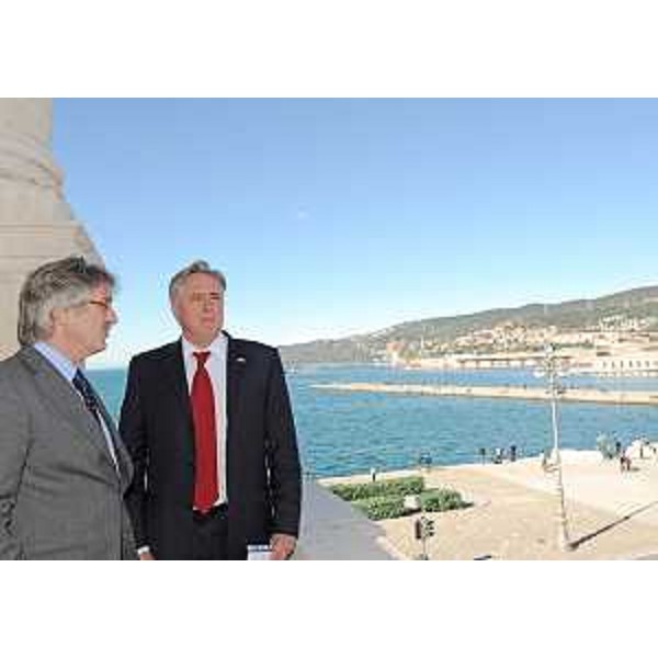Renzo Tondo (Presidente Friuli Venezia Giulia) e David Thorne (Ambasciatore USA a Roma) nella sede della Regione. (Trieste 21/10/10)