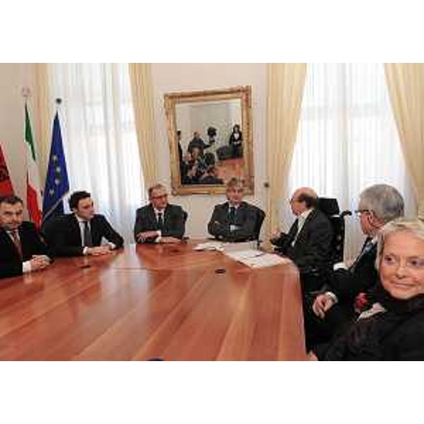 Renzo Tondo (Presidente Friuli Venezia Giulia) e Vladimir Kosic (Assessore regionele Salute) con Petrit Vasili (Ministro Salute Albania) in occasione della firma del protocollo sugli obiettivi di formazione, ricerca scientifica e assistenza sociosanitaria tra FVG e Albania. (Trieste 21/10/10)