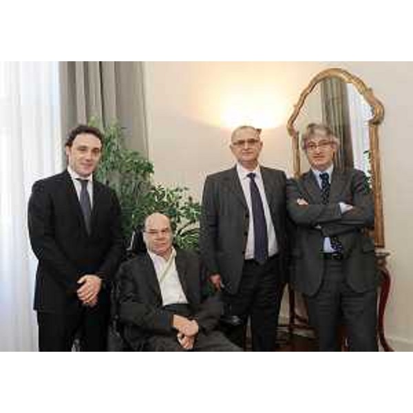 Bardh Spahia (Viceministro Salute Albania), Vladimir Kosic (Assessore regionele Salute), Petrit Vasili (Ministro Salute Albania) e Renzo Tondo (Presidente Friuli Venezia Giulia) in occasione della firma del protocollo sugli obiettivi di formazione, ricerca scientifica e assistenza sociosanitaria tra FVG e Albania. (Trieste 21/10/10)