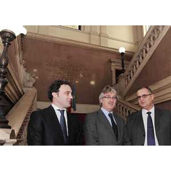 Bardh Spahia (Viceministro Salute Albania), Renzo Tondo (Presidente Friuli Venezia Giulia) e Petrit Vasili (Ministro Salute Albania) in occasione della firma del protocollo sugli obiettivi di formazione, ricerca scientifica e assistenza sociosanitaria tra FVG e Albania. (Trieste 21/10/10)