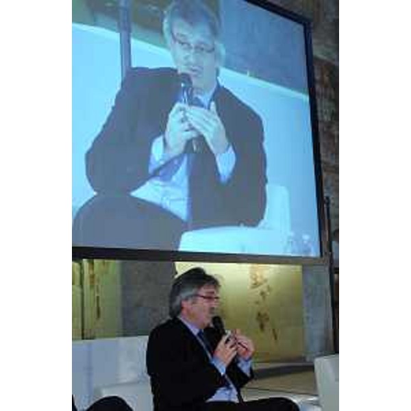 Renzo Tondo (Presidente Friuli Venezia Giulia) interviene al convegno "Da vocazione storica a sfida per lo sviluppo sostenibile della città" nella ex chiesa di San Francesco. (Udine 22/10/10)