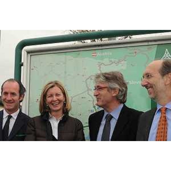 Luca Zaia (Presidente Veneto), Sandra Savino (Assessore regionale Finanze, Patrimonio e Programmazione FVG), Renzo Tondo (Presidente Friuli Venezia Giulia) e Riccardo Riccardi (Assessore regionale Infrastrutture, Mobilità, Pianificazione territoriale e Lavori pubblici FVG) all'apertura dell'A28. (Pordenone 23/10/10)