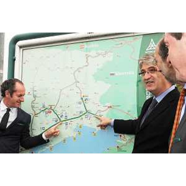 Luca Zaia (Presidente Veneto) e Renzo Tondo (Presidente Friuli Venezia Giulia) all'apertura dell'A28. (Pordenone 23/10/10)