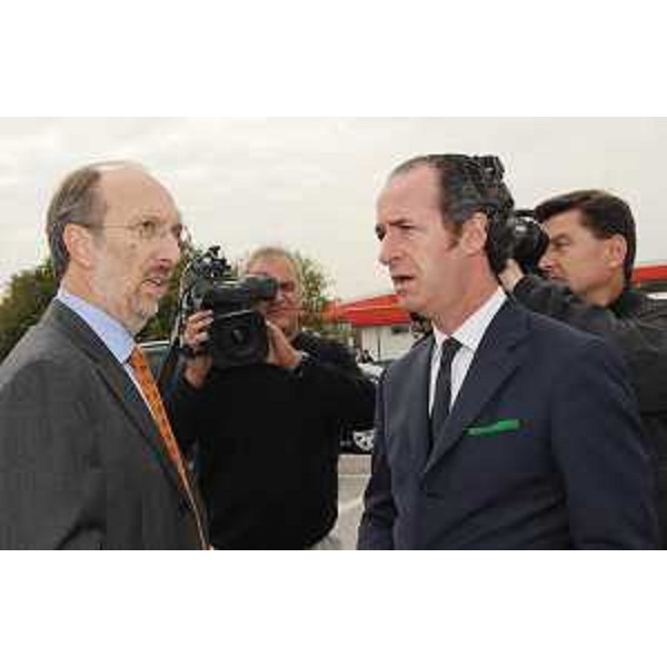 Riccardo Riccardi (Assessore regionale Infrastrutture, Mobilità, Pianificazione territoriale e Lavori pubblici FVG) e Luca Zaia (Presidente Veneto) all'apertura dell'A28. (Pordenone 23/10/10) 