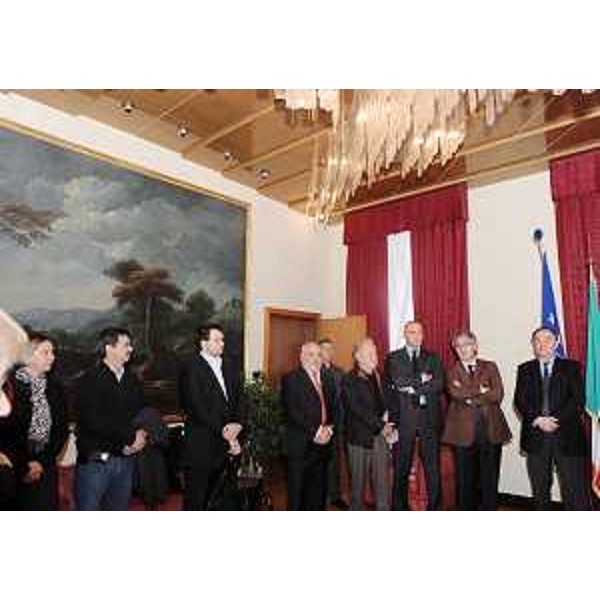 Renzo Tondo (Presidente Friuli Venezia Giulia), Roberto Molinaro (Assessore regionale Istruzione, Università, Ricerca, Famiglia, Associazionismo e Cooperazione) e Maurizio Franz (Presidente Consiglio regionale) ricevono una delegazione di imprenditori corregionali all'estero, in Consiglio regionale. (Trieste 26/10/10)