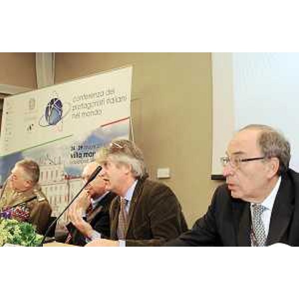 Renzo Tondo (Presidente Friuli Venezia Giulia), con Alfredo Mantica (Sottosegretario Affari esteri), apre la "Conferenza dei protagonisti italiani nel mondo", a Villa Manin. (Passariano 28/10/10)