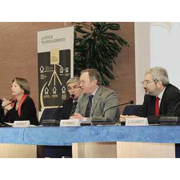 Cristiana Compagno (Rettore Università Udine), Pietro Fontanini (Presidente Provincia Udine), Andrea Garlatti (Assessore regionale Funzione pubblica, Autonomie locali e Coordinamento Riforme) e Furio Honsell (Sindaco Udine) al convegno "Le sfide energetiche della sanità in Friuli Venezia Giulia - L'esempio di Udine". (Udine 29/10/10)