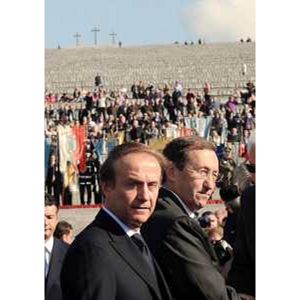 Andrea Ronchi (MInistro Politiche comunitarie) e Gianfranco Fini (Presidente Camera) alla cerimonia per la Festa dell'Unità nazionale e delle Forze armate del 4 novembre (vittoria italiana Prima Guerra mondiale), al Sacrario di Redipuglia. (Redipuglia 04/11/10)